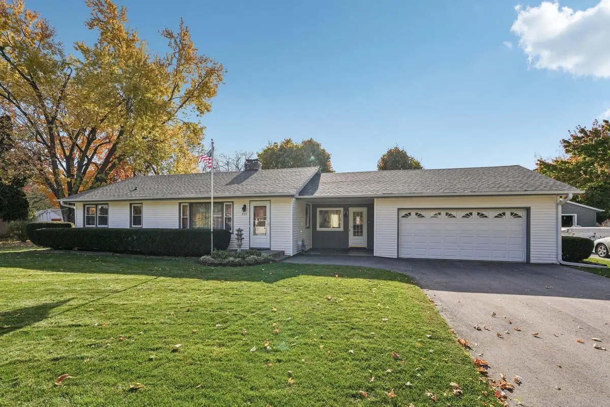 711 E Lisbon ROAD, Oconomowoc, WI 53066 - Image #1