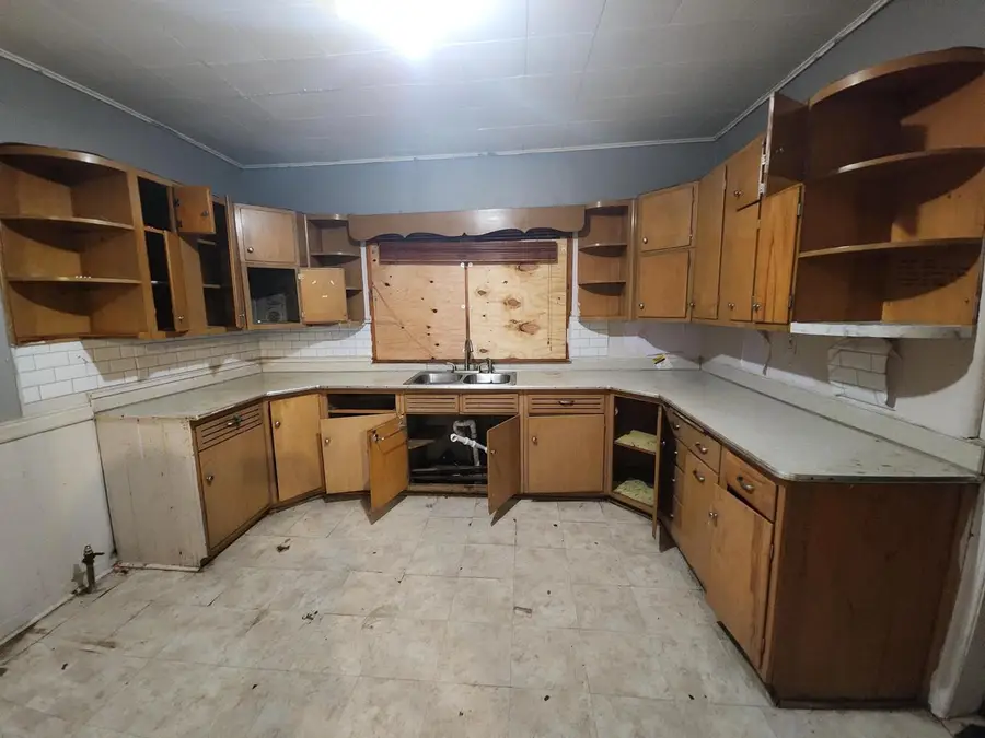 2174 S 14th STREET, Milwaukee, WI 53215 - Image #3