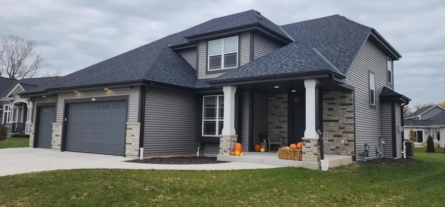 9334 S Arbor Creek DRIVE, Oak Creek, WI 53154 - Image #2