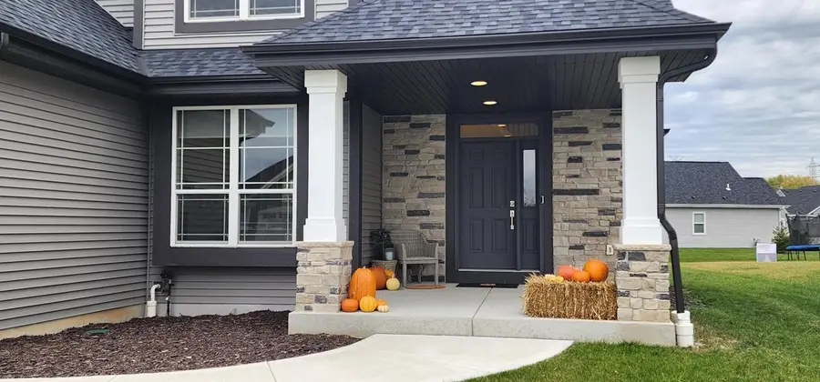 9334 S Arbor Creek DRIVE, Oak Creek, WI 53154 - Image #3