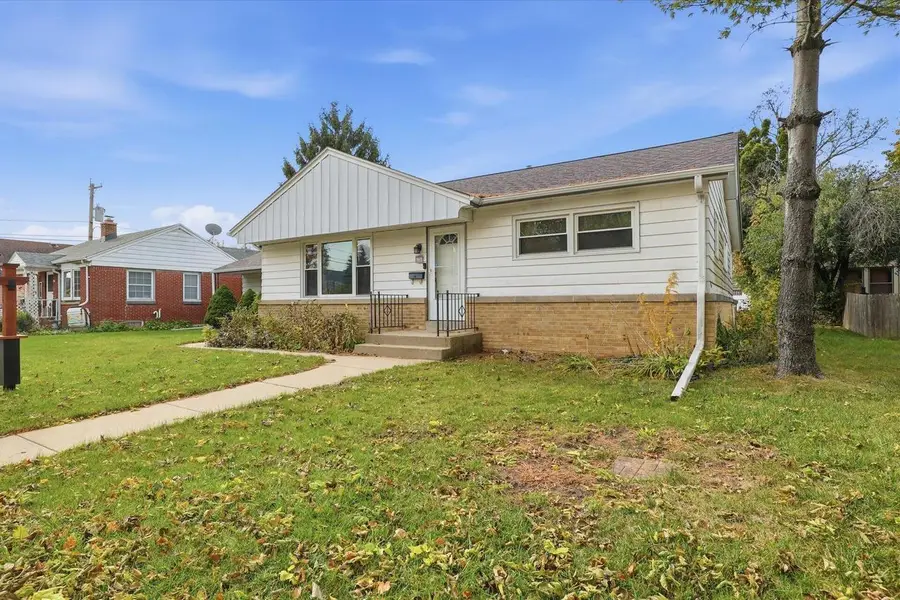 5629 N Bethmaur LANE, Glendale, WI 53209 - Image #2