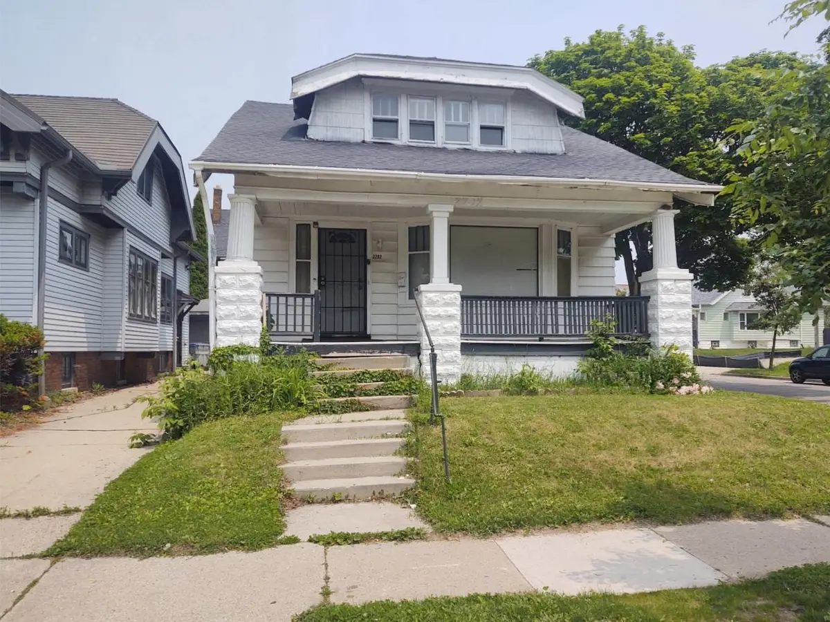 2202 W Keefe AVENUE, Milwaukee, WI 53206 - Image #1