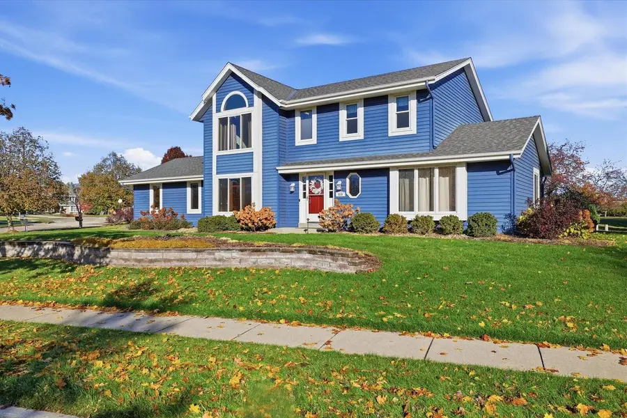 858 Laureate DRIVE, Pewaukee, WI 53072 - Image #3