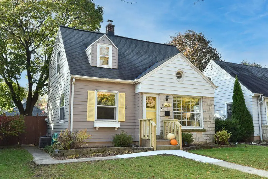 8025 W Lorraine PLACE, Milwaukee, WI 53222 - Image #1