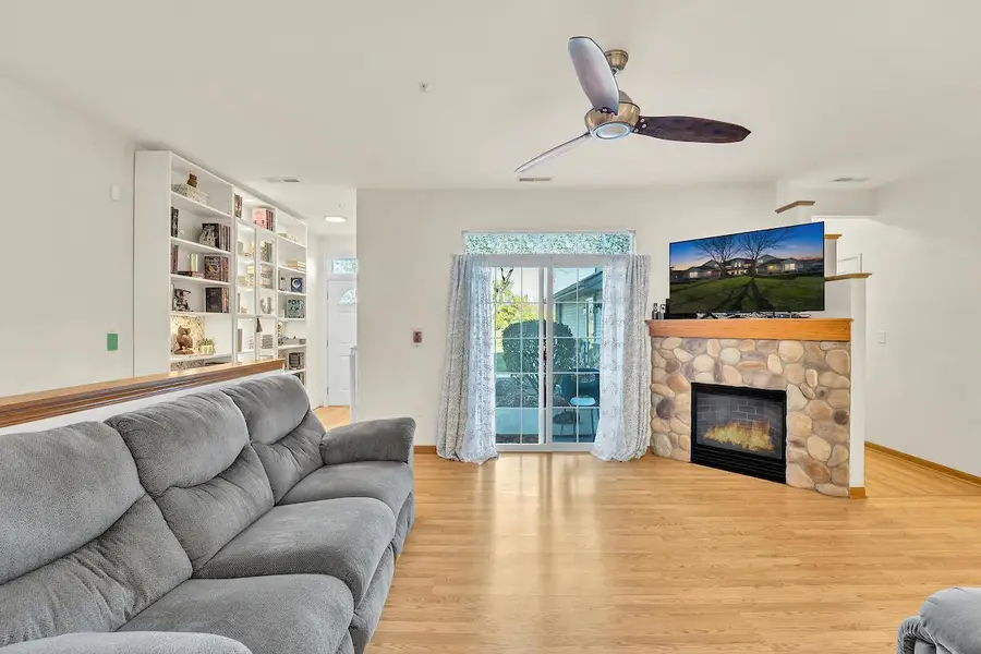 4834 W Maple Leaf CIRCLE, Greenfield, WI 53220 - Image #2