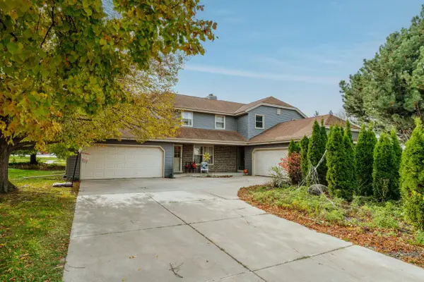 1729 Stardust DRIVE #B, Waukesha, WI 53186