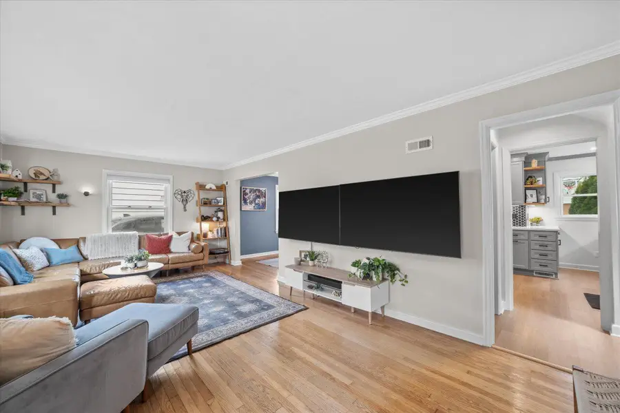 4710 N Diversey BOULEVARD, Whitefish Bay, WI 53211 - Image #2