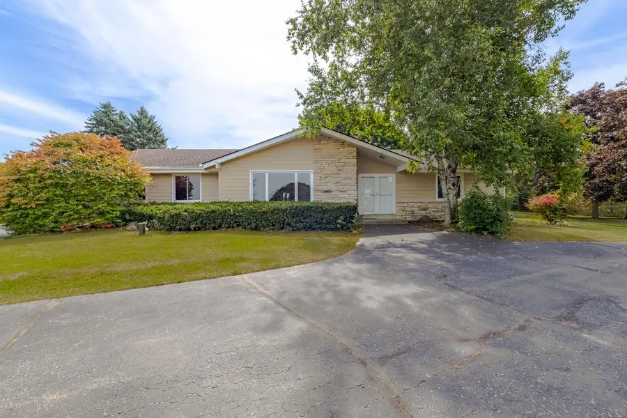 21295 W Winston COURT, New Berlin, WI 53146 - Image #2