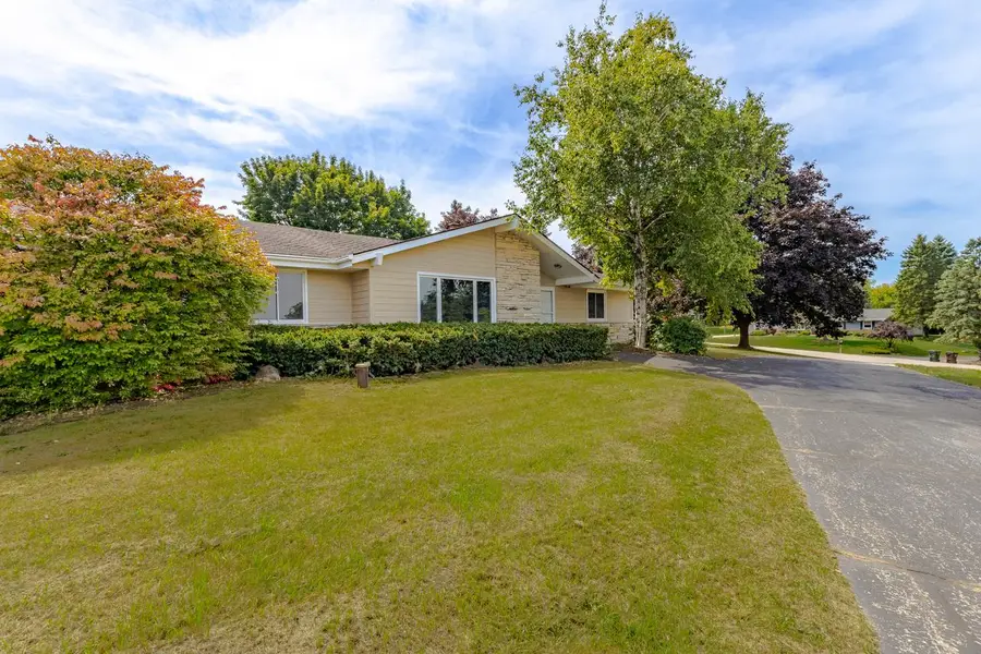 21295 W Winston COURT, New Berlin, WI 53146 - Image #3