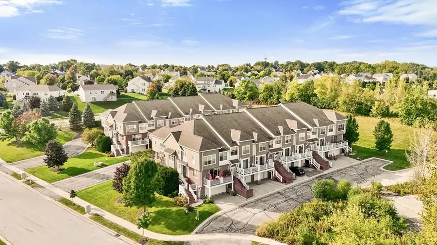 812 Timber Ridge COURT #10, Waukesha, WI 53189 - Image #2