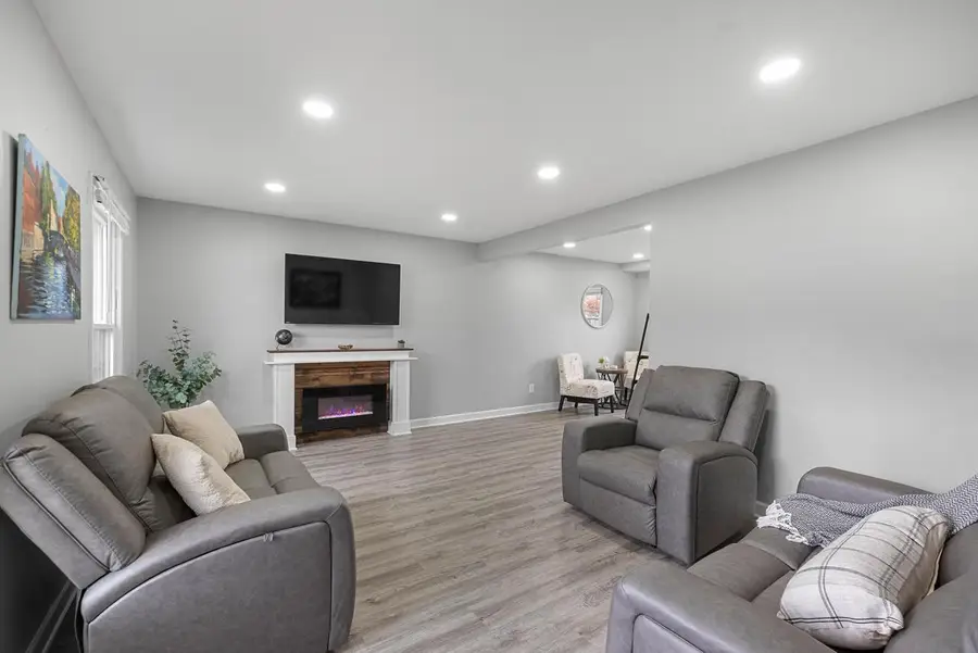 2320 W Rawson AVENUE, Oak Creek, WI 53154 - Image #2