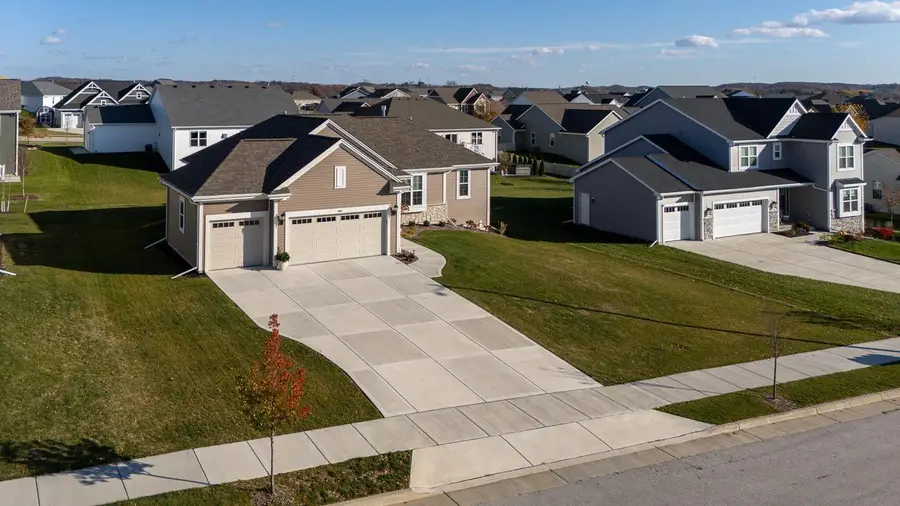 634 Lambert DRIVE, Slinger, WI 53086 - Image #3