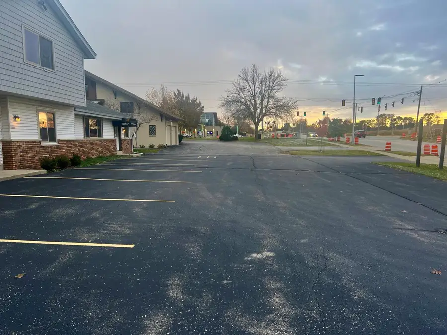 4646 S 124th STREET, Greenfield, WI 53228 - Image #3