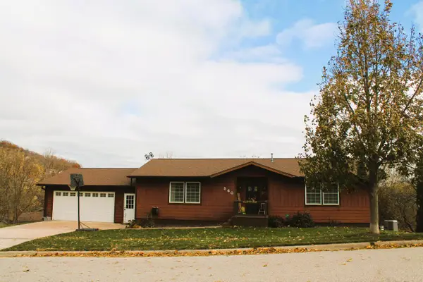 540 Jonathan LANE, La Crescent, MN 55947