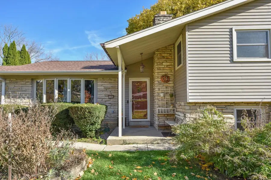 1080 Westbrooke PARKWAY, Waukesha, WI 53186 - Image #2