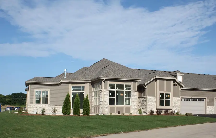 433 Standing Stone DRIVE #16-38, Waukesha, WI 53189 - Image #3