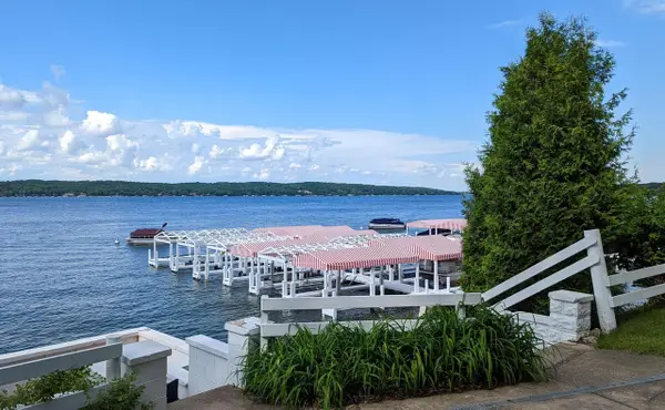 N1821 Oakland ROAD, Lake Geneva, WI 53147