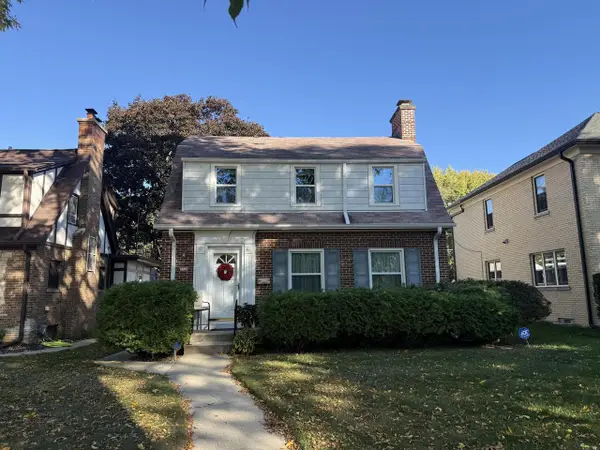 5324 N Shoreland AVENUE, Whitefish Bay, WI 53217