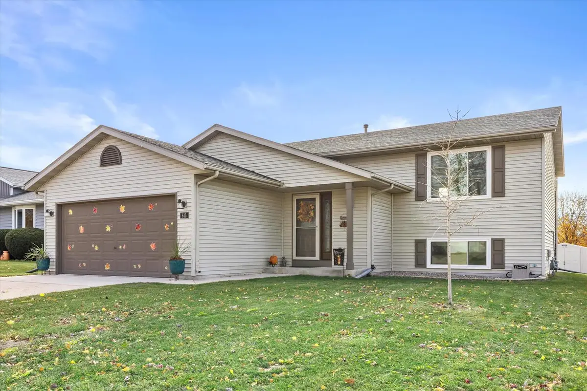 613 Foxtail DRIVE, Hartford, WI 53027 - Image #1