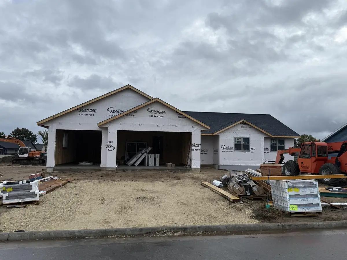 1838 Arches DRIVE, Holmen, WI 54636 - Image #1