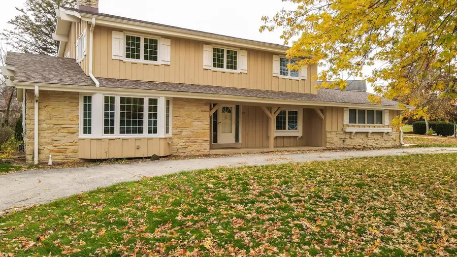 3431 W Colette COURT, Mequon, WI 53092 - Image #2