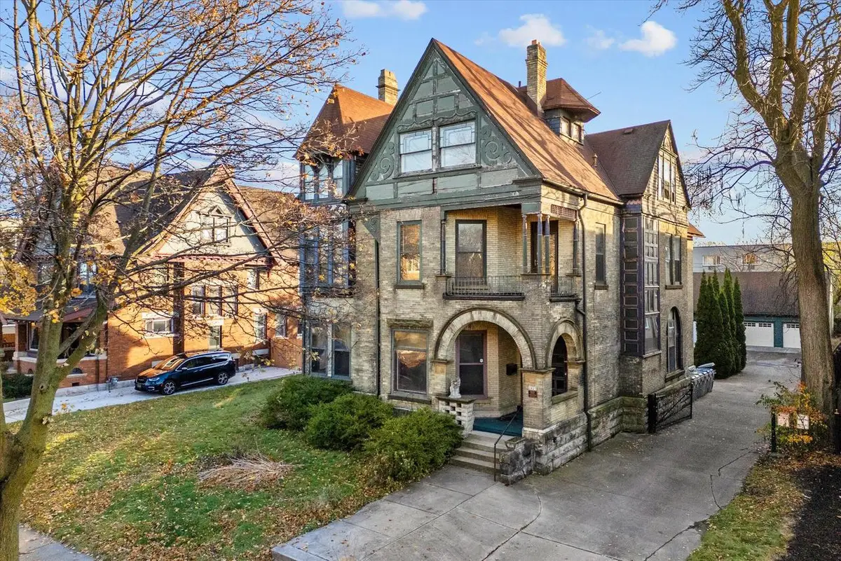 2825 W Kilbourn AVENUE, Milwaukee, WI 53208 - Image #1