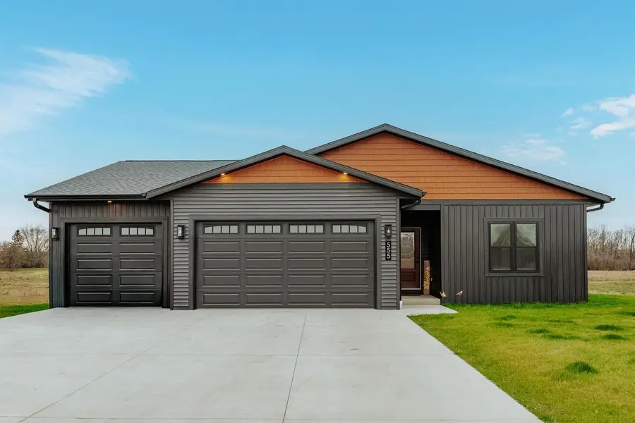 555 Lake Breeze LANE, Random Lake, WI 53075 - Image #2