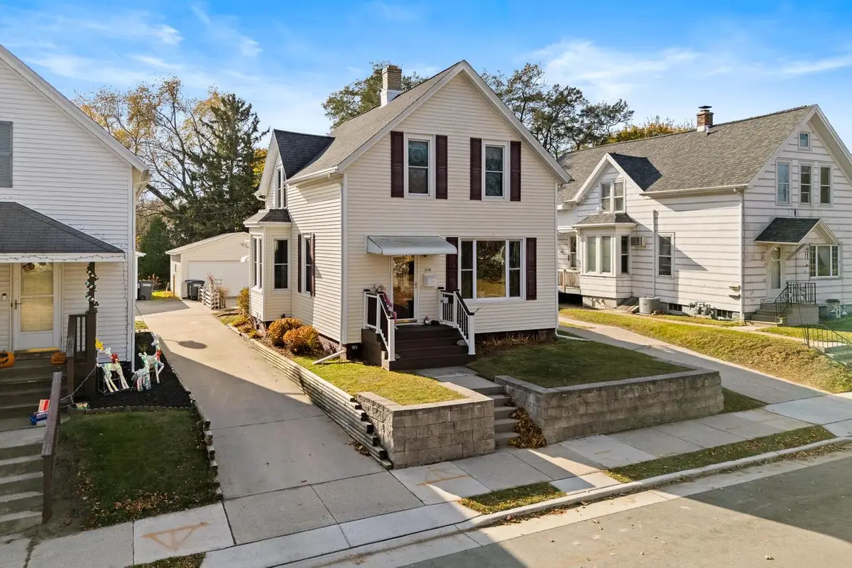 215 Lincoln AVENUE, Sheboygan, WI 53081 - Image #1