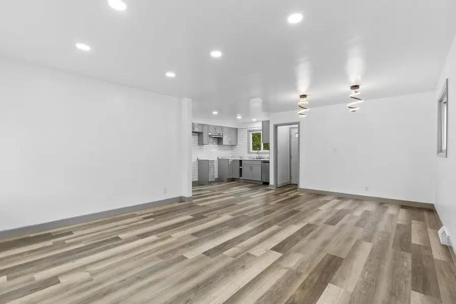 4062 S Troy AVENUE, Saint Francis, WI 53235 - Image #2