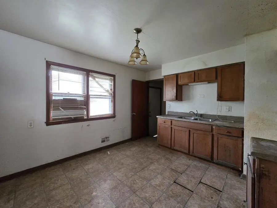 8034 W Grantosa DRIVE, Milwaukee, WI 53218 - Image #2