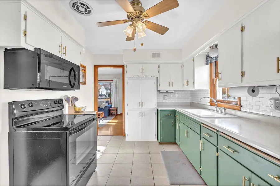 3527 N 97th PLACE, Milwaukee, WI 53222 - Image #2