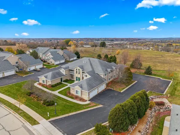 1030 River Place BOULEVARD #4, Waukesha, WI 53189