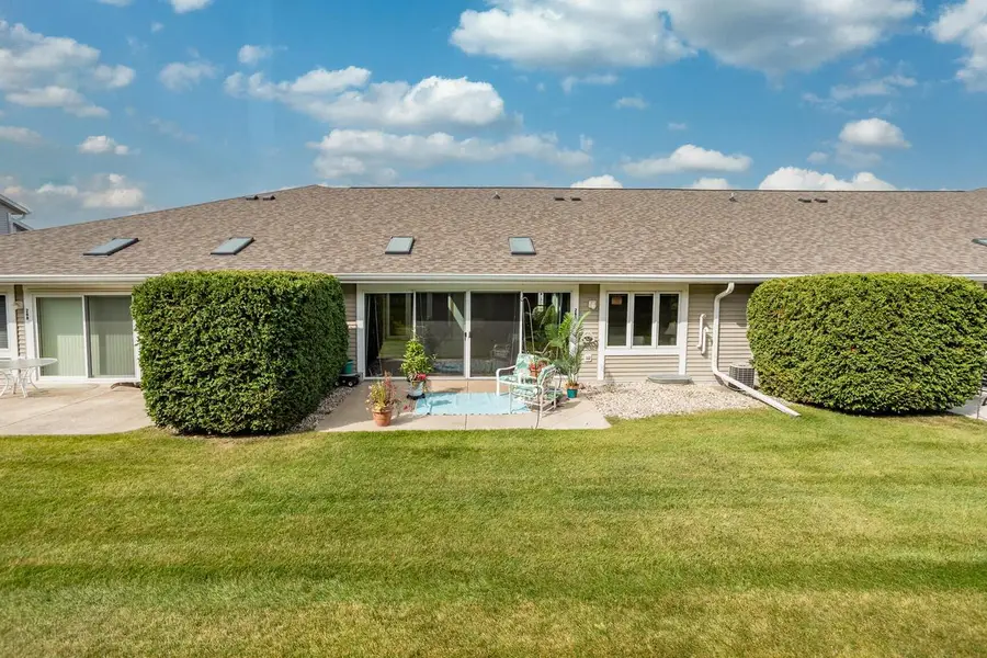 266 Hartford SQUARE #3, Hartford, WI 53027 - Image #2