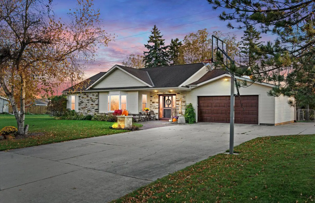 16801 W Roosevelt AVENUE, New Berlin, WI 53151 - Image #1