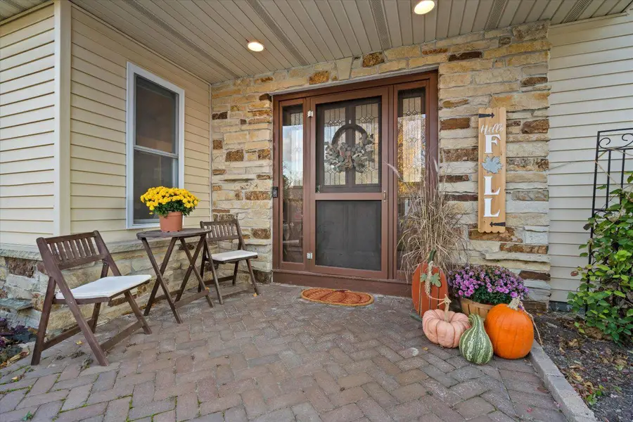 16801 W Roosevelt AVENUE, New Berlin, WI 53151 - Image #2