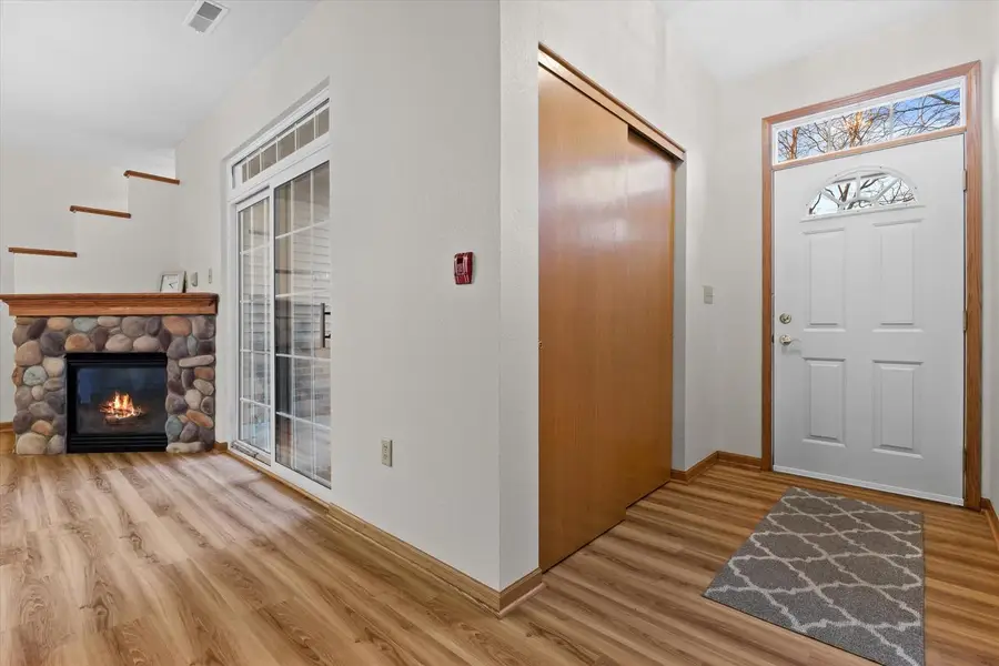 4787 W MAPLE LEAF CIRCLE, Greenfield, WI 53220 - Image #3