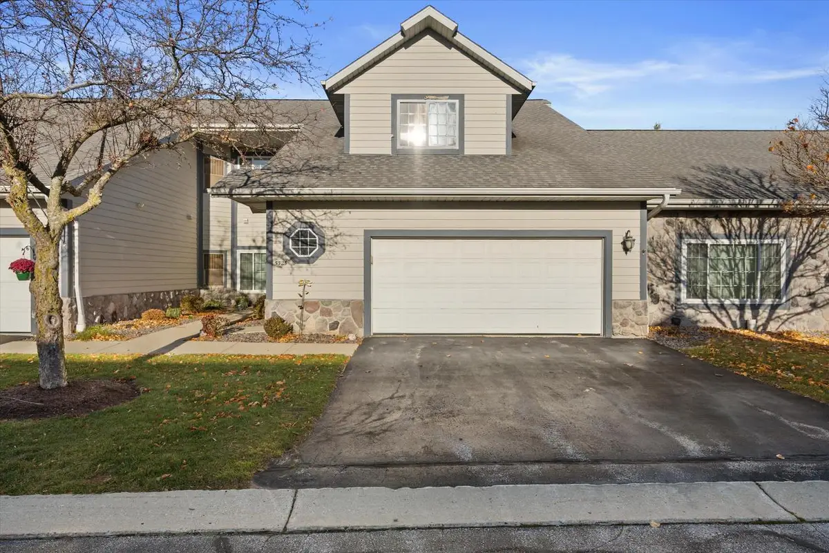 5325 S Hidden DRIVE, Greenfield, WI 53221 - Image #1