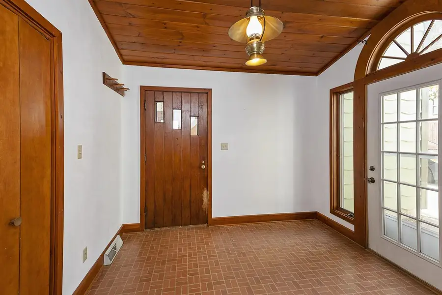 421 E Milwaukee AVENUE, Fort Atkinson, WI 53538 - Image #2