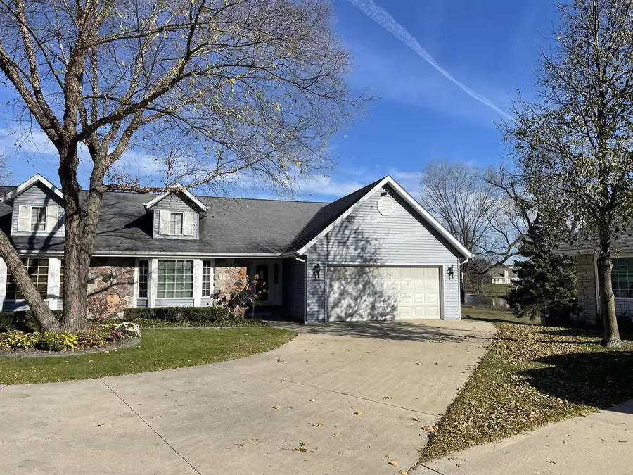 2214 Willowbrook DRIVE, West Bend, WI 53090 - Image #2