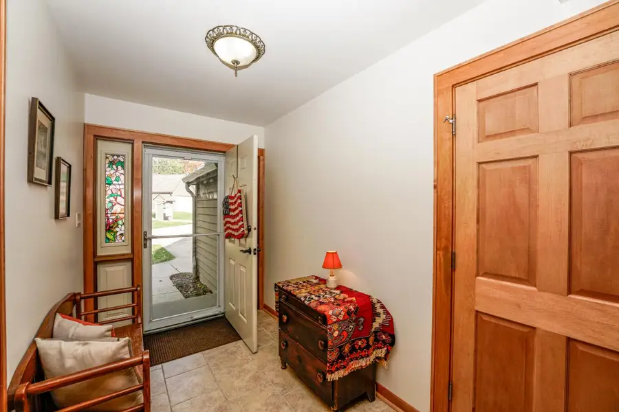 3720 S Bayberry LANE, Greenfield, WI 53228 - Image #3