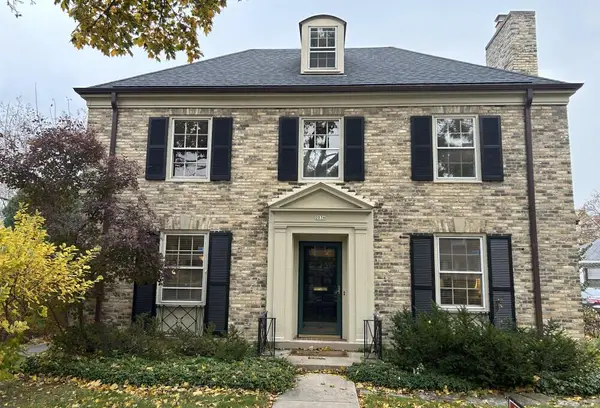 2036 N Lake DRIVE, Milwaukee, WI 53202