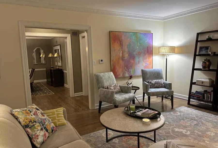 2036 N Lake DRIVE, Milwaukee, WI 53202 - Image #2