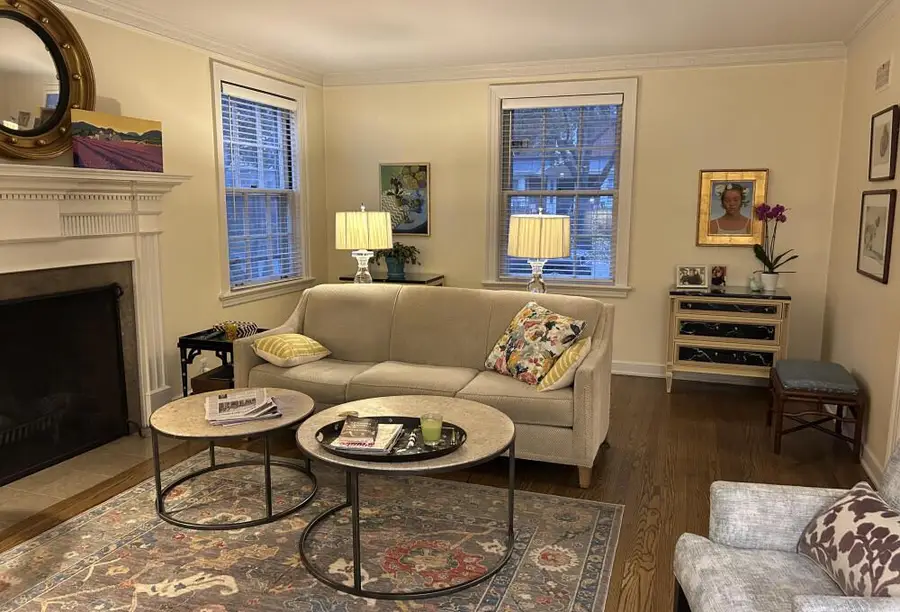 2036 N Lake DRIVE, Milwaukee, WI 53202 - Image #3