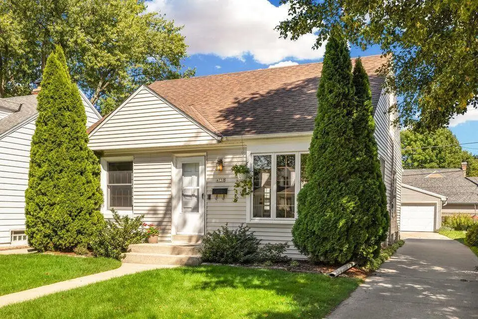 4750 N Elkhart AVENUE, Whitefish Bay, WI 53211 - Image #1