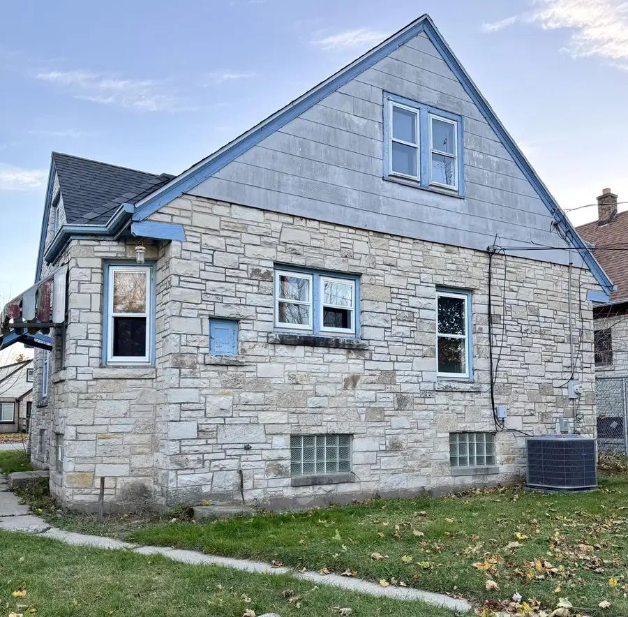 4620 W Keefe AVENUE, Milwaukee, WI 53216 - Image #2