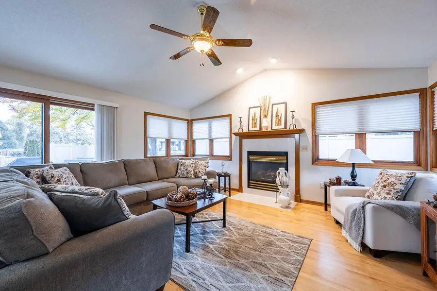 1317 Oak AVENUE N, Onalaska, WI 54650 - Image #2