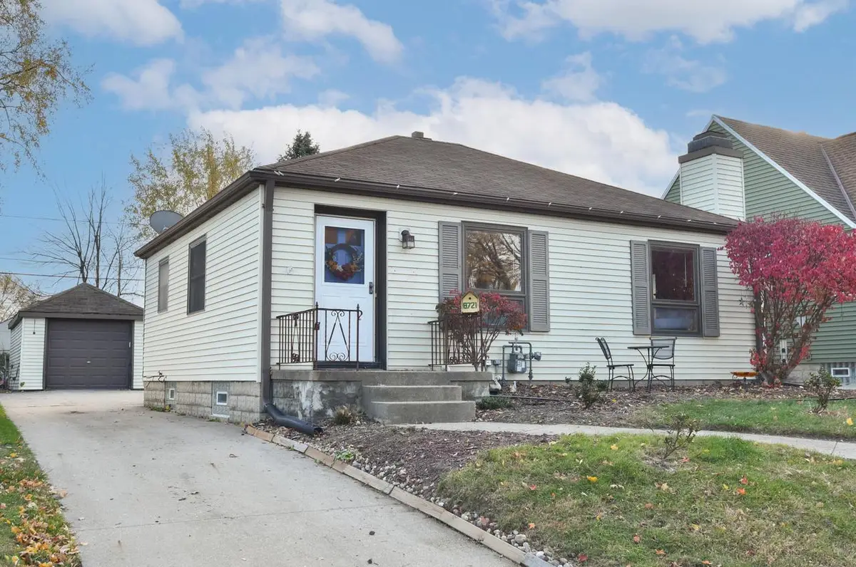 8721 W Hayes AVENUE, Milwaukee, WI 53227 - Image #1