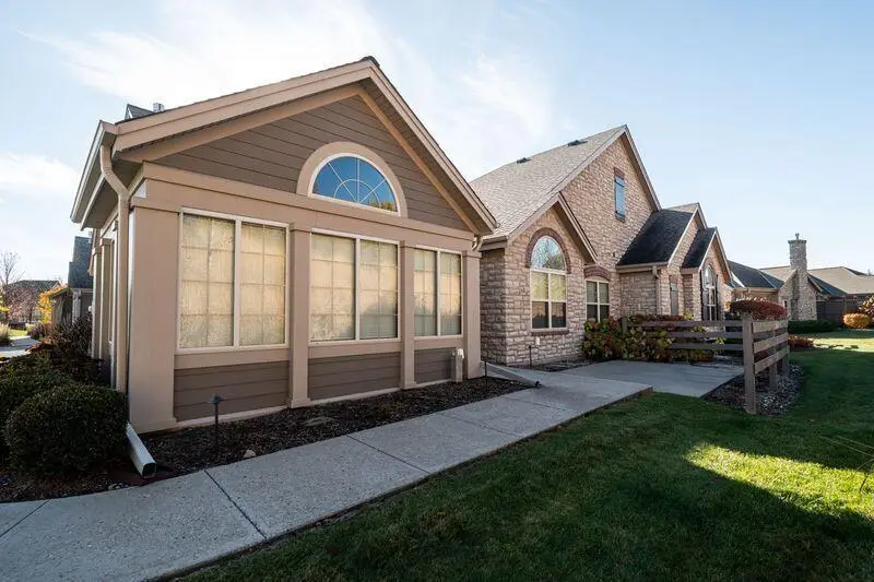 15270 Huff WAY, Brookfield, WI 53005 - Image #1