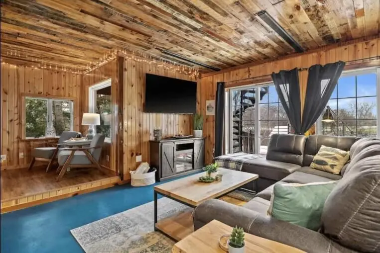 5230 N Milwaukee River PARKWAY, Milwaukee, WI 53209 - Image #2