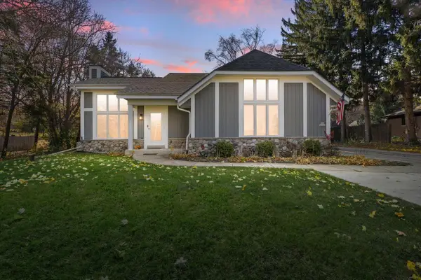 N26W26729 Prospect AVENUE, Pewaukee, WI 53072